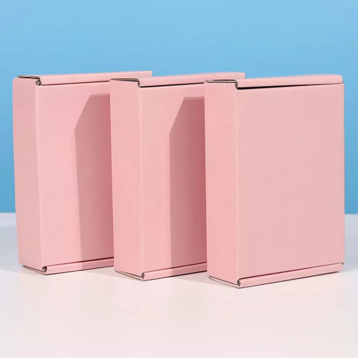 Groothandel levering verzending milieuvriendelijke aangepaste kleur roze pakket bedrukte luxe zwarte golfkartonnen verzenddoos met logo