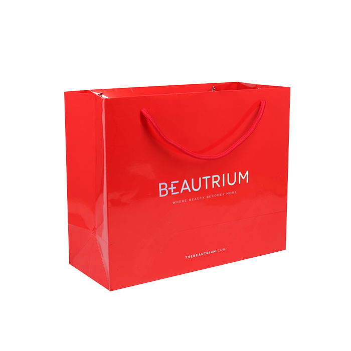 Op maat gemaakte luxe papieren boodschappentassen met logoprint