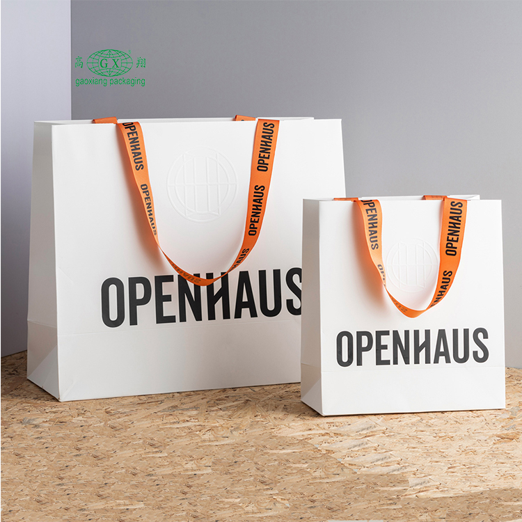 Gepersonaliseerd logo, zakelijke kleding, verpakkingstassen, op maat gemaakte papieren boodschappentassen