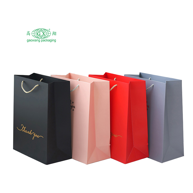 Groothandel papieren boodschappentassen met logo op maat kerst papieren cadeauzakjes