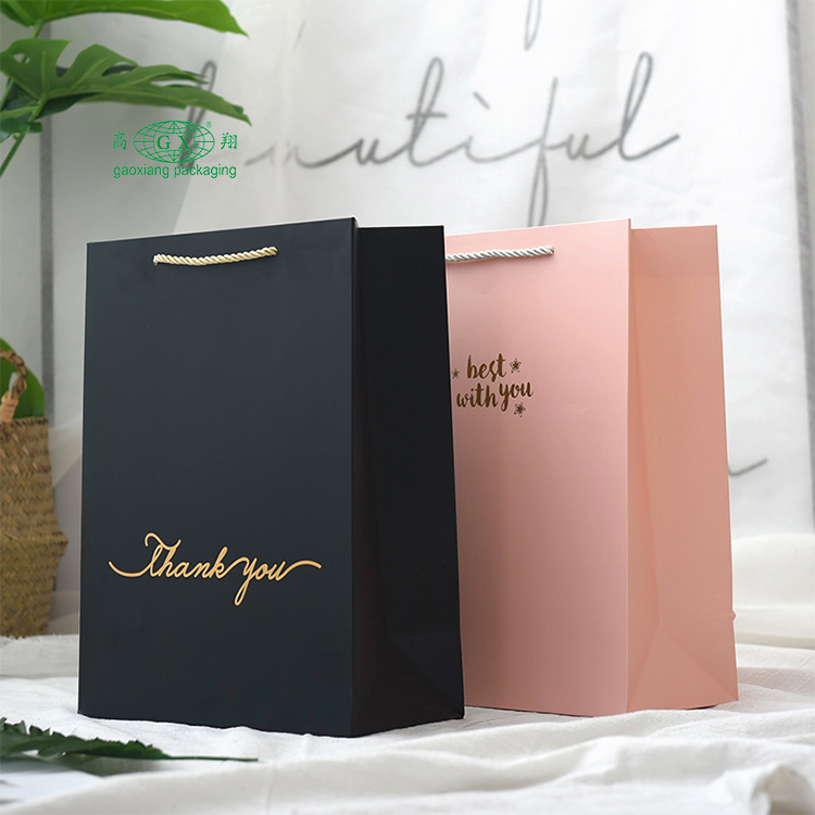 Groothandel papieren boodschappentassen met logo op maat kerst papieren cadeauzakjes